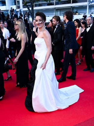 IPA84691028 - Cannes, 79th Cannes Film Festival 2026, evening 3 - red carpet of HISTOIRES PARALLÃˆLES (PARALLEL TALES). Pictured: Angelina Usanova  Copyright: xTerenghi Ipa-Agency.netx xPoolxPhotoxEventsx07x 84691028
