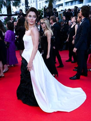 IPA84691030 - Cannes, 79th Cannes Film Festival 2026, evening 3 - red carpet of HISTOIRES PARALLÃˆLES (PARALLEL TALES). Pictured: Angelina Usanova  Copyright: xTerenghi Ipa-Agency.netx xPoolxPhotoxEventsx07x 84691030