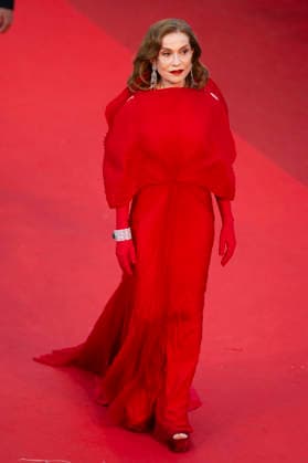 Cannes Histoires Paralleles Red Carpet EB French actress Isabelle Huppert arrives for the screening of the film Histoires Paralleles (Parallel Tales) at the 79th edition of the Cannes Film Festival in Cannes, southern France on May 14, 2026.Photo by Eliot Blondet ABACAPRESS.COM Cannes France France  Copyright: xBlondetxEliot ABACAx