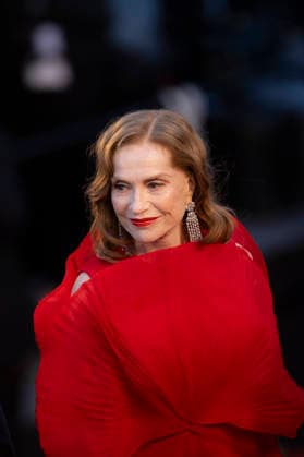 Cannes Histoires Paralleles Red Carpet EB French actress Isabelle Huppert arrives for the screening of the film Histoires Paralleles (Parallel Tales) at the 79th edition of the Cannes Film Festival in Cannes, southern France on May 14, 2026.Photo by Eliot Blondet ABACAPRESS.COM Cannes France France  Copyright: xBlondetxEliot ABACAx