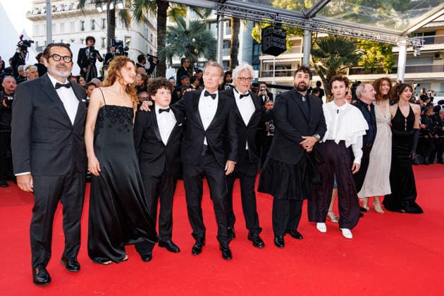 Guillaume Renouil, Julia Piaton Bijoux Tasaki , Niels Hamel Brochen, Franck Dubosc, Michel Leclerc, Artus, Nemo Schiffman, guest, Suzanne de Baecque, Doria Tillier Montée des marches du film Histoires parallèles lors du 79ème Festival International du Film de Cannes, le 14 mai 2026 Jacovides Moreau Bestimage Red carpet for Parallel tales at the 79th Cannes International Film Festival on May 14, 2026 Cannes France Copyright: xJACOVIDES-MOREAUx xBESTIMAGExJACOVIDES-MOREAUx xBESTIMAGEx
