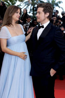 Pregnant Barbara Palvin and her husband Dylan Sprouse Montée des marches du film Histoires parallèles lors du 79ème Festival International du Film de Cannes, le 14 mai 2026 Olivier Borde Bestimage Red carpet for Parallel tales at the 79th Cannes International Film Festival on May 14, 2026 Cannes France  Copyright: xOLIVIERxBORDEx xBESTIMAGExOLIVIERxBORDEx xBESTIMAGEx