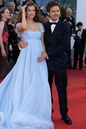Pregnant Barbara Palvin and her husband Dylan Sprouse Montée des marches du film Histoires parallèles lors du 79ème Festival International du Film de Cannes, le 14 mai 2026 Olivier Borde Bestimage Red carpet for Parallel tales at the 79th Cannes International Film Festival on May 14, 2026 Cannes France  Copyright: xOLIVIERxBORDEx xBESTIMAGExOLIVIERxBORDEx xBESTIMAGEx