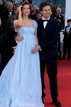Pregnant Barbara Palvin and her husband Dylan Sprouse Montée des marches du film Histoires parallèles lors du 79ème Festival International du Film de Cannes, le 14 mai 2026 Olivier Borde Bestimage Red carpet for Parallel tales at the 79th Cannes International Film Festival on May 14, 2026 Cannes France  Copyright: xOLIVIERxBORDEx xBESTIMAGExOLIVIERxBORDEx xBESTIMAGEx