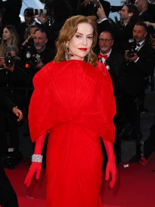 IPA84692601 - Cannes, 79th Cannes Film Festival 2026, evening 3 - red carpet of Histoires Paralleles (Parallel Tales). In the photo Isabelle Huppert  Copyright: xManuelexMangiarottix xPoolxPhotoxEventsx07x 84692601