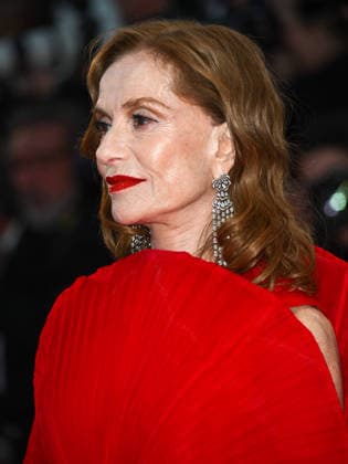IPA84692604 - Cannes, 79th Cannes Film Festival 2026, evening 3 - red carpet of Histoires Paralleles (Parallel Tales). In the photo Isabelle Huppert  Copyright: xManuelexMangiarottix xPoolxPhotoxEventsx07x 84692604