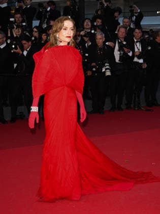 IPA84692633 - Cannes, 79th Cannes Film Festival 2026, evening 3 - red carpet of Histoires Paralleles (Parallel Tales). In the photo Isabelle Huppert  Copyright: xManuelexMangiarottix xPoolxPhotoxEventsx07x 84692633