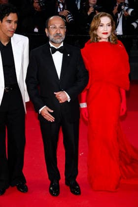 IPA84692511 - Cannes, 79th Cannes Film Festival 2026, evening 3 - red carpet of HISTOIRES PARALLÃˆLES (PARALLEL TALES). Pictured: Asghar Farhadi, Isabelle Huppert  Copyright: xTerenghi Ipa-Agency.netx xPoolxPhotoxEventsx07x 84692511