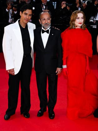 IPA84692523 - Cannes, 79th Cannes Film Festival 2026, evening 3 - red carpet of HISTOIRES PARALLÃˆLES (PARALLEL TALES). Pictured: Adam Bessa, Asghar Farhadi, Isabelle Huppert  Copyright: xTerenghi Ipa-Agency.netx xPoolxPhotoxEventsx07x 84692523