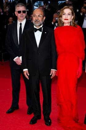 IPA84692496 - Cannes, 79th Cannes Film Festival 2026, evening 3 - red carpet of HISTOIRES PARALLÃˆLES (PARALLEL TALES). Pictured: Alexandre Mallet-Guy, Asghar Farhadi, Isabelle Huppert  Copyright: xTerenghi Ipa-Agency.netx xPoolxPhotoxEventsx07x 84692496
