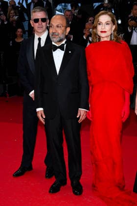 IPA84692499 - Cannes, 79th Cannes Film Festival 2026, evening 3 - red carpet of HISTOIRES PARALLÃˆLES (PARALLEL TALES). Pictured: Alexandre Mallet-Guy, Asghar Farhadi, Isabelle Huppert  Copyright: xTerenghi Ipa-Agency.netx xPoolxPhotoxEventsx07x 84692499