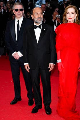 IPA84692505 - Cannes, 79th Cannes Film Festival 2026, evening 3 - red carpet of HISTOIRES PARALLÃˆLES (PARALLEL TALES). Pictured: Alexandre Mallet-Guy, Asghar Farhadi, Isabelle Huppert  Copyright: xTerenghi Ipa-Agency.netx xPoolxPhotoxEventsx07x 84692505