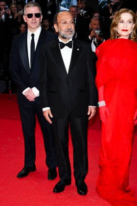 IPA84692507 - Cannes, 79th Cannes Film Festival 2026, evening 3 - red carpet of HISTOIRES PARALLÃˆLES (PARALLEL TALES). Pictured: Alexandre Mallet-Guy, Asghar Farhadi, Isabelle Huppert  Copyright: xTerenghi Ipa-Agency.netx xPoolxPhotoxEventsx07x 84692507
