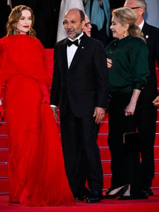 IPA84692527 - Cannes, 79th Cannes Film Festival 2026, evening 3 - red carpet of HISTOIRES PARALLÃˆLES (PARALLEL TALES). Pictured: Isabelle Huppert, Asghar Farhadi, Catherine Deneuve  Copyright: xTerenghi Ipa-Agency.netx xPoolxPhotoxEventsx07x 84692527