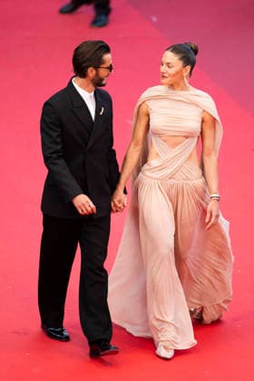 Cannes Histoires Paralleles Red Carpet EB French actor Pierre Niney and his partner Australian actress Natasha Andrews arrive for the screening of the film Histoires Paralleles (Parallel Tales) at the 79th edition of the Cannes Film Festival in Cannes, southern France on May 14, 2026.Photo by Eliot Blondet ABACAPRESS.COM Cannes France France  Copyright: xBlondetxEliot ABACAx