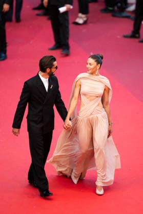 Cannes Histoires Paralleles Red Carpet EB French actor Pierre Niney and his partner Australian actress Natasha Andrews arrive for the screening of the film Histoires Paralleles (Parallel Tales) at the 79th edition of the Cannes Film Festival in Cannes, southern France on May 14, 2026.Photo by Eliot Blondet ABACAPRESS.COM Cannes France France  Copyright: xBlondetxEliot ABACAx