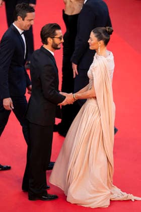 Cannes Histoires Paralleles Red Carpet EB French actor Pierre Niney and his partner Australian actress Natasha Andrews arrive for the screening of the film Histoires Paralleles (Parallel Tales) at the 79th edition of the Cannes Film Festival in Cannes, southern France on May 14, 2026.Photo by Eliot Blondet ABACAPRESS.COM Cannes France France  Copyright: xBlondetxEliot ABACAx