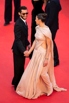 Cannes Histoires Paralleles Red Carpet EB French actor Pierre Niney and his partner Australian actress Natasha Andrews arrive for the screening of the film Histoires Paralleles (Parallel Tales) at the 79th edition of the Cannes Film Festival in Cannes, southern France on May 14, 2026.Photo by Eliot Blondet ABACAPRESS.COM Cannes France France  Copyright: xBlondetxEliot ABACAx