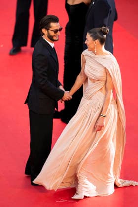 Cannes Histoires Paralleles Red Carpet EB French actor Pierre Niney and his partner Australian actress Natasha Andrews arrive for the screening of the film Histoires Paralleles (Parallel Tales) at the 79th edition of the Cannes Film Festival in Cannes, southern France on May 14, 2026.Photo by Eliot Blondet ABACAPRESS.COM Cannes France France  Copyright: xBlondetxEliot ABACAx
