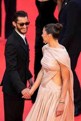 Cannes Histoires Paralleles Red Carpet EB French actor Pierre Niney and his partner Australian actress Natasha Andrews arrive for the screening of the film Histoires Paralleles (Parallel Tales) at the 79th edition of the Cannes Film Festival in Cannes, southern France on May 14, 2026.Photo by Eliot Blondet ABACAPRESS.COM Cannes France France  Copyright: xBlondetxEliot ABACAx