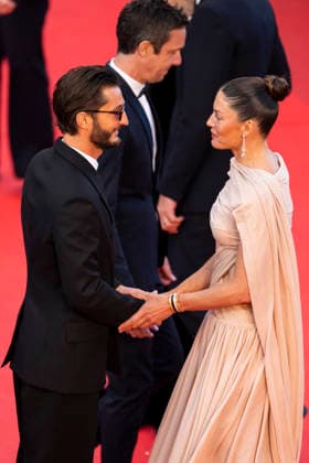 Cannes Histoires Paralleles Red Carpet EB French actor Pierre Niney and his partner Australian actress Natasha Andrews arrive for the screening of the film Histoires Paralleles (Parallel Tales) at the 79th edition of the Cannes Film Festival in Cannes, southern France on May 14, 2026.Photo by Eliot Blondet ABACAPRESS.COM Cannes France France  Copyright: xBlondetxEliot ABACAx