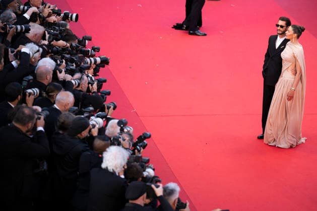 Cannes Histoires Paralleles Red Carpet EB French actor Pierre Niney and his partner Australian actress Natasha Andrews arrive for the screening of the film Histoires Paralleles (Parallel Tales) at the 79th edition of the Cannes Film Festival in Cannes, southern France on May 14, 2026.Photo by Eliot Blondet ABACAPRESS.COM Cannes France France  Copyright: xBlondetxEliot ABACAx