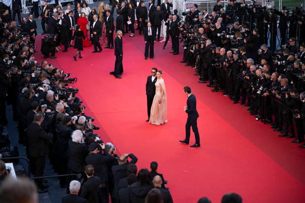 Cannes Histoires Paralleles Red Carpet EB French actor Pierre Niney and his partner Australian actress Natasha Andrews arrive for the screening of the film Histoires Paralleles (Parallel Tales) at the 79th edition of the Cannes Film Festival in Cannes, southern France on May 14, 2026.Photo by Eliot Blondet ABACAPRESS.COM Cannes France France  Copyright: xBlondetxEliot ABACAx