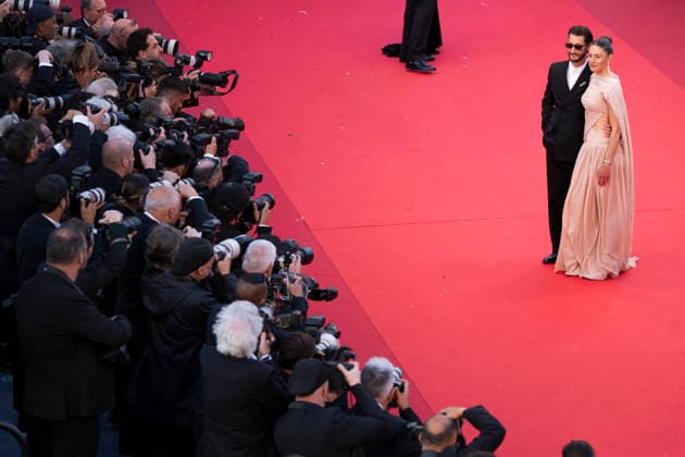Cannes Histoires Paralleles Red Carpet EB French actor Pierre Niney and his partner Australian actress Natasha Andrews arrive for the screening of the film Histoires Paralleles (Parallel Tales) at the 79th edition of the Cannes Film Festival in Cannes, southern France on May 14, 2026.Photo by Eliot Blondet ABACAPRESS.COM Cannes France France  Copyright: xBlondetxEliot ABACAx