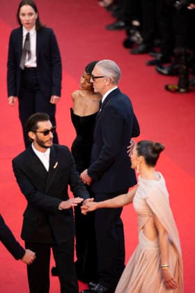 Cannes Histoires Paralleles Red Carpet EB French actor Vincent Cassel and his partner Brazilian model Narah Baptista arrive for the screening of the film Histoires Paralleles (Parallel Tales) at the 79th edition of the Cannes Film Festival in Cannes, southern France on May 14, 2026.Photo by Eliot Blondet ABACAPRESS.COM Cannes France France  Copyright: xBlondetxEliot ABACAx