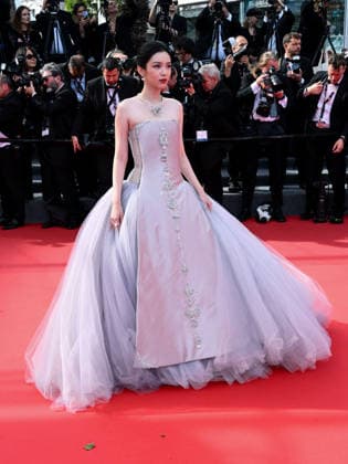 IPA84691385 - Cannes, 79th Cannes Film Festival 2026, evening 3 - red carpet of Fatherland In the photo: Ye Zhou  Copyright: xAlbertoxTerenghix xPoolxPhotoxEventsx07x 84691385