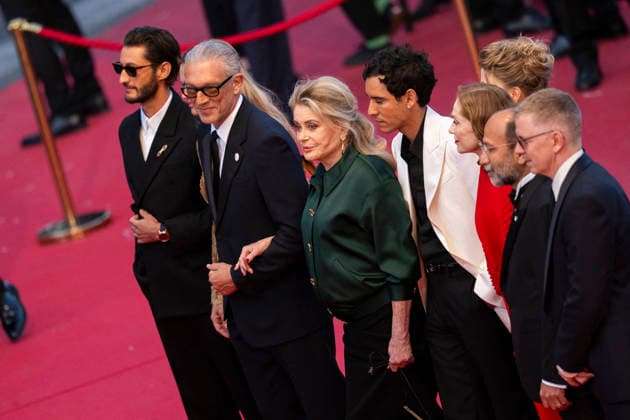 Cannes Histoires Paralleles Red Carpet EB Pierre Niney, Virginie Efira, Vincent Cassel, Catherine Deneuve, Adam Bessa, India Hair, Isabelle Huppert, arrive for the screening of the film Histoires Paralleles (Parallel Tales) at the 79th edition of the Cannes Film Festival in Cannes, southern France on May 14, 2026.Photo by Eliot Blondet ABACAPRESS.COM Cannes France France  Copyright: xBlondetxEliot ABACAx
