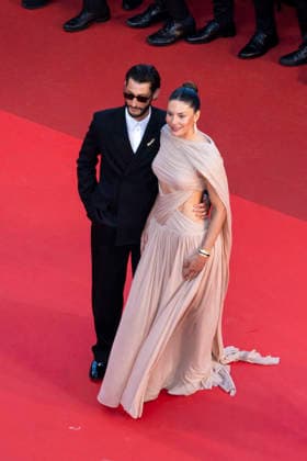 Pierre Niney et sa compagne Natasha Andrews Montée des marches du film Histoires parallèles lors du 79ème Festival International du Film de Cannes, le 14 mai 2026 Camilla Canalini Bestimage Red carpet for Parallel tales at the 79th Cannes International Film Festival on May 14, 2026 Cannes France  Copyright: xCamillaxCanalinix xBestimagexCamillaxCanalinix xBestimagex