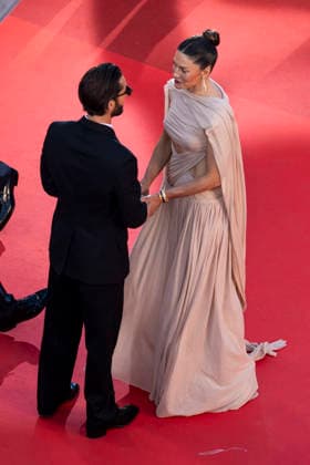 Pierre Niney et sa compagne Natasha Andrews Montée des marches du film Histoires parallèles lors du 79ème Festival International du Film de Cannes, le 14 mai 2026 Camilla Canalini Bestimage Red carpet for Parallel tales at the 79th Cannes International Film Festival on May 14, 2026 Cannes France  Copyright: xCamillaxCanalinix xBestimagexCamillaxCanalinix xBestimagex