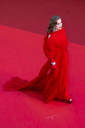 Isabelle Huppert Montée des marches du film Histoires parallèles lors du 79ème Festival International du Film de Cannes, le 14 mai 2026 Camilla Canalini Bestimage Red carpet for Parallel tales at the 79th Cannes International Film Festival on May 14, 2026 Cannes France  Copyright: xCamillaxCanalinix xBestimagexCamillaxCanalinix xBestimagex
