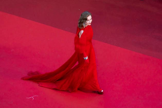 Isabelle Huppert Montée des marches du film Histoires parallèles lors du 79ème Festival International du Film de Cannes, le 14 mai 2026 Camilla Canalini Bestimage Red carpet for Parallel tales at the 79th Cannes International Film Festival on May 14, 2026 Cannes France  Copyright: xCamillaxCanalinix xBestimagexCamillaxCanalinix xBestimagex