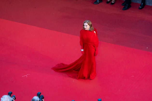 Isabelle Huppert Montée des marches du film Histoires parallèles lors du 79ème Festival International du Film de Cannes, le 14 mai 2026 Camilla Canalini Bestimage Red carpet for Parallel tales at the 79th Cannes International Film Festival on May 14, 2026 Cannes France  Copyright: xCamillaxCanalinix xBestimagexCamillaxCanalinix xBestimagex