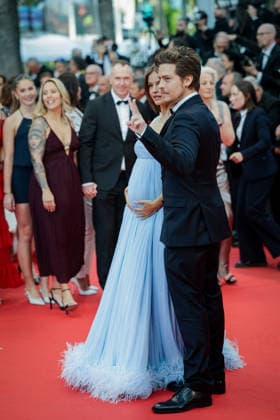 79ème Festival International du Film de Cannes Montée des marches du film Histoires Parallèles 79th International Cannes Film Festival Red Carpet with Parallel Tales 456016 2026 05 14 Cannes France Sprouse, Dylan Palvin, Barbara  Copyright: xLionelxGuericolas MPPx STAR_456016_003
