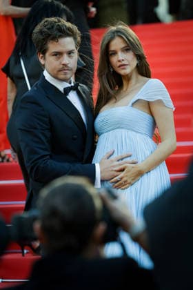 79ème Festival International du Film de Cannes Montée des marches du film Histoires Parallèles 79th International Cannes Film Festival Red Carpet with Parallel Tales 456016 2026 05 14 Cannes France Sprouse, Dylan Palvin, Barbara  Copyright: xLionelxGuericolas MPPx STAR_456016_007