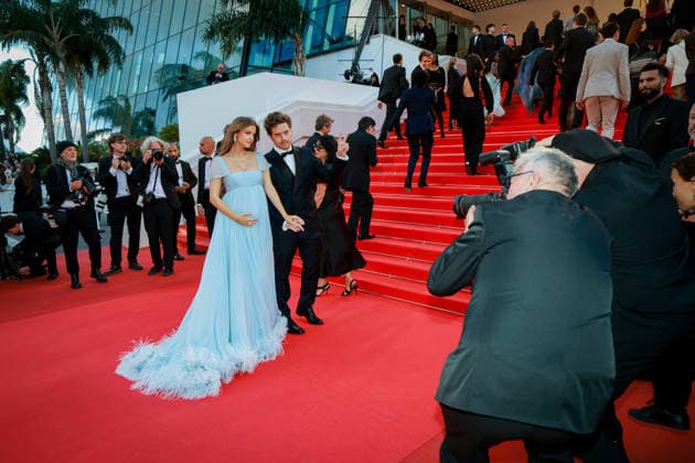 79ème Festival International du Film de Cannes Montée des marches du film Histoires Parallèles 79th International Cannes Film Festival Red Carpet with Parallel Tales 456016 2026 05 14 Cannes France Sprouse, Dylan Palvin, Barbara  Copyright: xLionelxGuericolas MPPx STAR_456016_020