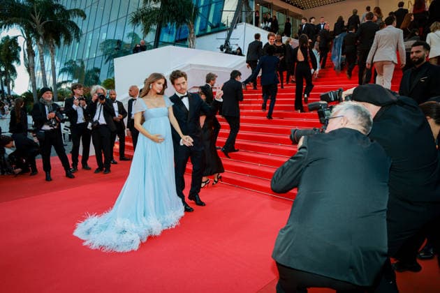 79ème Festival International du Film de Cannes Montée des marches du film Histoires Parallèles 79th International Cannes Film Festival Red Carpet with Parallel Tales 456016 2026 05 14 Cannes France Sprouse, Dylan Palvin, Barbara  Copyright: xLionelxGuericolas MPPx STAR_456016_021