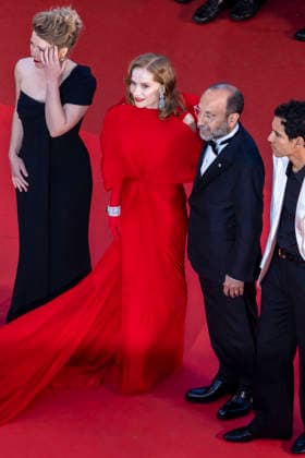 India Hair, Isabelle Huppert, Isabelle Huppert Montée des marches du film Histoires parallèles lors du 79ème Festival International du Film de Cannes, le 14 mai 2026 Camilla Canalini Bestimage Red carpet for Parallel tales at the 79th Cannes International Film Festival on May 14, 2026 Cannes France  Copyright: xCamillaxCanalinix xBestimagexCamillaxCanalinix xBestimagex
