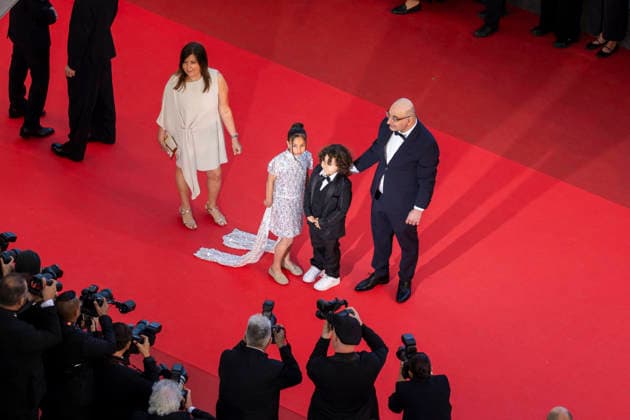 Jacques Sebban, Aïdan Djouadi, Ella Bedoucha Montée des marches du film Histoires parallèles lors du 79ème Festival International du Film de Cannes, le 14 mai 2026 Camilla Canalini Bestimage Red carpet for Parallel tales at the 79th Cannes International Film Festival on May 14, 2026 Cannes France  Copyright: xCamillaxCanalinix xBestimagexCamillaxCanalinix xBestimagex