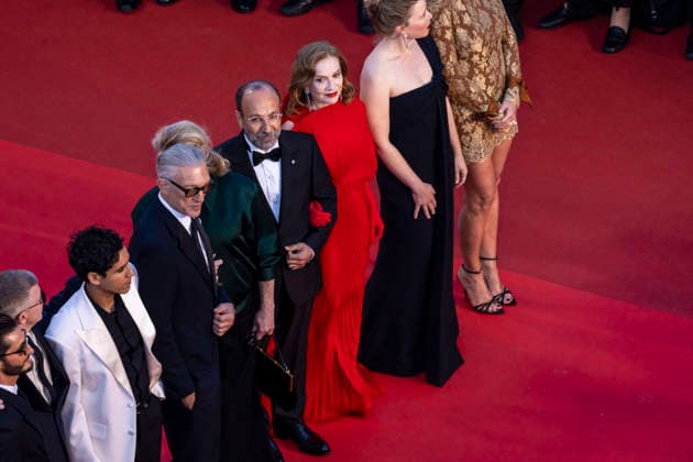 Pierre Niney, Alexandre Mallet Guy, Adam Bessa, Vincent Cassel, Catherine Deneuve, Asghar Farhadi, Isabelle Huppert, India Hair Montée des marches du film Histoires parallèles lors du 79ème Festival International du Film de Cannes, le 14 mai 2026 Camilla Canalini Bestimage Red carpet for Parallel tales at the 79th Cannes International Film Festival on May 14, 2026 Cannes France  Copyright: xCamillaxCanalinix xBestimagexCamillaxCanalinix xBestimagex