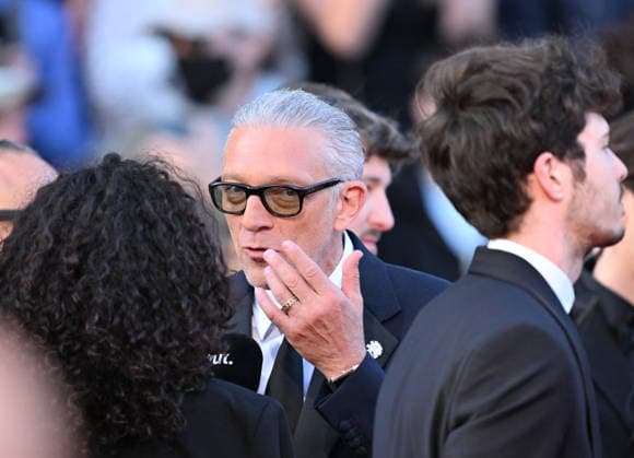 79th Cannes Film Festival: Histoires Paralleles (Parallel Tales) screening CANNES, FRANCE - MAY 14: French actor Vincent Cassel (C) arrives for the screening of the film Histoires Paralleles (Parallel Tales) at the 79th edition of the Cannes Film Festival in Cannes, France on May 14, 2026. Mustafa Yalcin Anadolu Cannes France. Editorial use only. Please get in touch for any other usage.  Copyright: x2026xAnadoluxMustafaxYalcinx