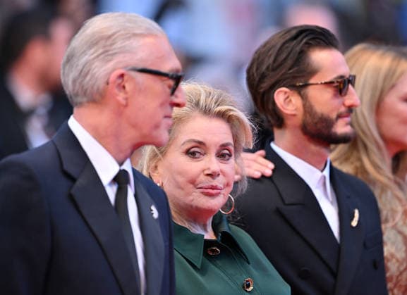 79th Cannes Film Festival: Histoires Paralleles (Parallel Tales) screening CANNES, FRANCE - MAY 14: (L to R) French actor Vincent Cassel, French actress Catherine Deneuve and French actor Pierre Niney arrive for the screening of the film Histoires Paralleles (Parallel Tales) at the 79th edition of the Cannes Film Festival in Cannes, France on May 14, 2026. Mustafa Yalcin Anadolu Cannes France. Editorial use only. Please get in touch for any other usage.  Copyright: x2026xAnadoluxMustafaxYalcinx