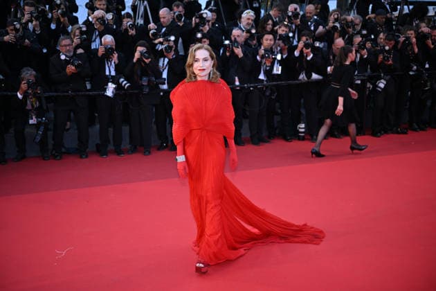 79th Cannes Film Festival: Histoires Paralleles (Parallel Tales) screening CANNES, FRANCE - MAY 14: French actress Isabelle Huppert arrives for the screening of the film Histoires Paralleles (Parallel Tales) at the 79th edition of the Cannes Film Festival in Cannes, France on May 14, 2026. Mustafa Yalcin Anadolu Cannes France. Editorial use only. Please get in touch for any other usage.  Copyright: x2026xAnadoluxMustafaxYalcinx