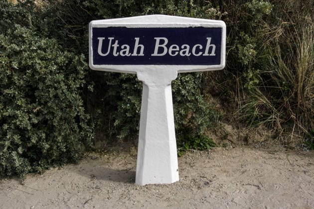 17.09.2024, Utah Beach, Frankreich - Utah Beach ist ein Strandabschnitt in der Normandie, wo die Allierten Streitkraefte am 6. Juni 1944 an Land gingen, um Europa von der Nazi-Herrschaft zu befreien. Der Utah Beach ist einer der fuenf historischen Landungsabschnitte der Alliierten in der Normandie (Operation Neptune) vom 6. Juni 1944. Utah Beach war bei der Landung der Alliierten in der Normandie im Zweiten Weltkrieg der Deckname fuer einen franzoesischen Kuestenabschnitt von knapp fuenf Kilometern Laenge zwischen Pouppeville und La Madeleine am Fuss der Halbinsel Cotentin, in der Landschaft Plain, im DÃ partement Manche. Foto: Hinweisstein mit dem Schriftzug Utah Beach. *** 17 09 2024, Utah Beach, France Utah Beach is a stretch of beach in