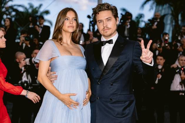 79ème Festival International du Film de Cannes Montée des marches du film Histoires Parallèles 79th International Cannes Film Festival Red Carpet with Parallel Tales 456019 2026 05 14 Palvin, Barbara Sprouse, Dylan  Copyright: xTerencexBaelenx STAR_456019_024