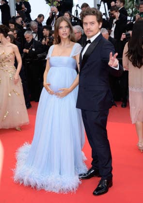 Parallel Tales Premiere at 79th Festival de Cannes - Cannes, France CANNES, FRANCE. May 14, 2026: Barbara Palvin & Dylan Sprouse at the premiere for Parallel Tales at the 79th Festival de Cannes. Picture: Paul Smith Featureflash Cannes France  Copyright: xPaulxSmithx xFeatureflashx