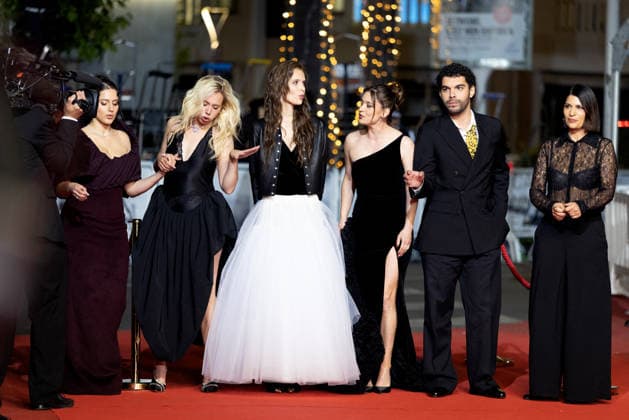 Sonia Faidi, Kim Higelin Bijoux Tasaki , Marion Le Corroler, Mara Taquin, Sami Outalbali et Carole Lambert Montée des marches du film Sanguine lors du 79ème Festival International du Film de Cannes, le 14 mai 2026 Olivier Borde Bestimage Red carpet for Species at the 79th Cannes International Film Festival on May 14, 2026 Cannes France  Copyright: xOLIVIERxBORDEx xBESTIMAGExOLIVIERxBORDEx xBESTIMAGEx